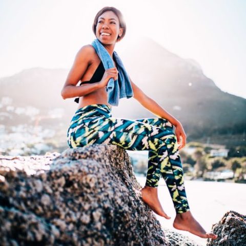 african-women-relaxing-on-the-beach-after-workout_t20_QQY7Lk